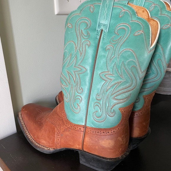Ariat cowgirl boots. Western wear. Gently used - great condition! - Picture 5 of 5